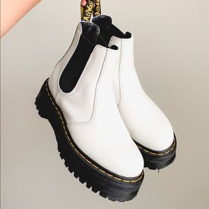 DR. MARTENS 2976 Smooth Leather Platform Chelsea Boots Women Size 7
